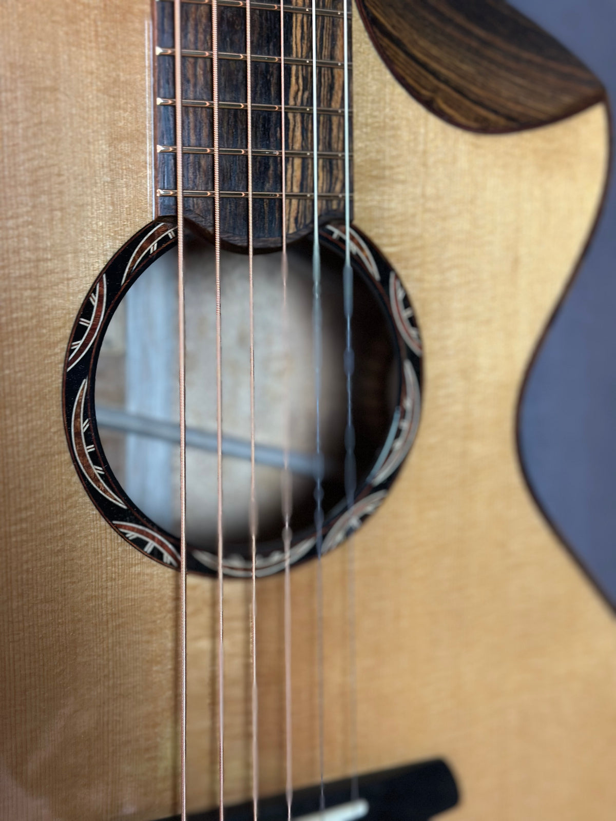 Style M-SBB Koa/Torrefied Adirondack Spruce