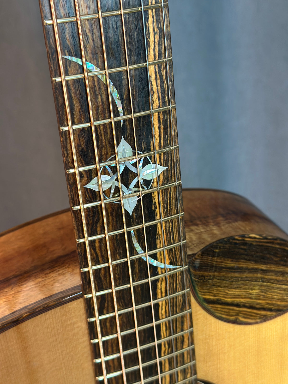 Style M-SBB Koa/Torrefied Adirondack Spruce