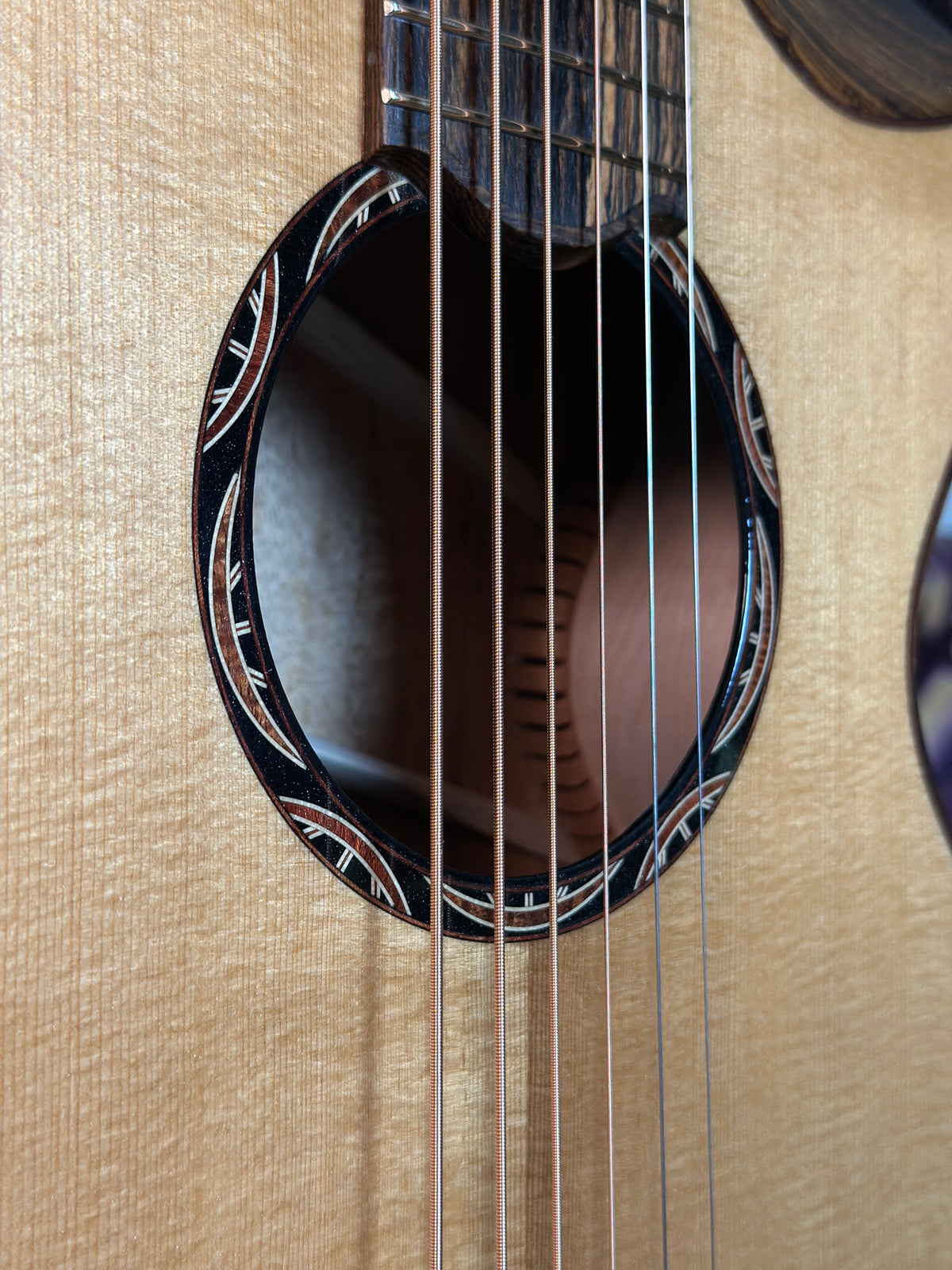 Style M-SBB Koa/Torrefied Adirondack Spruce
