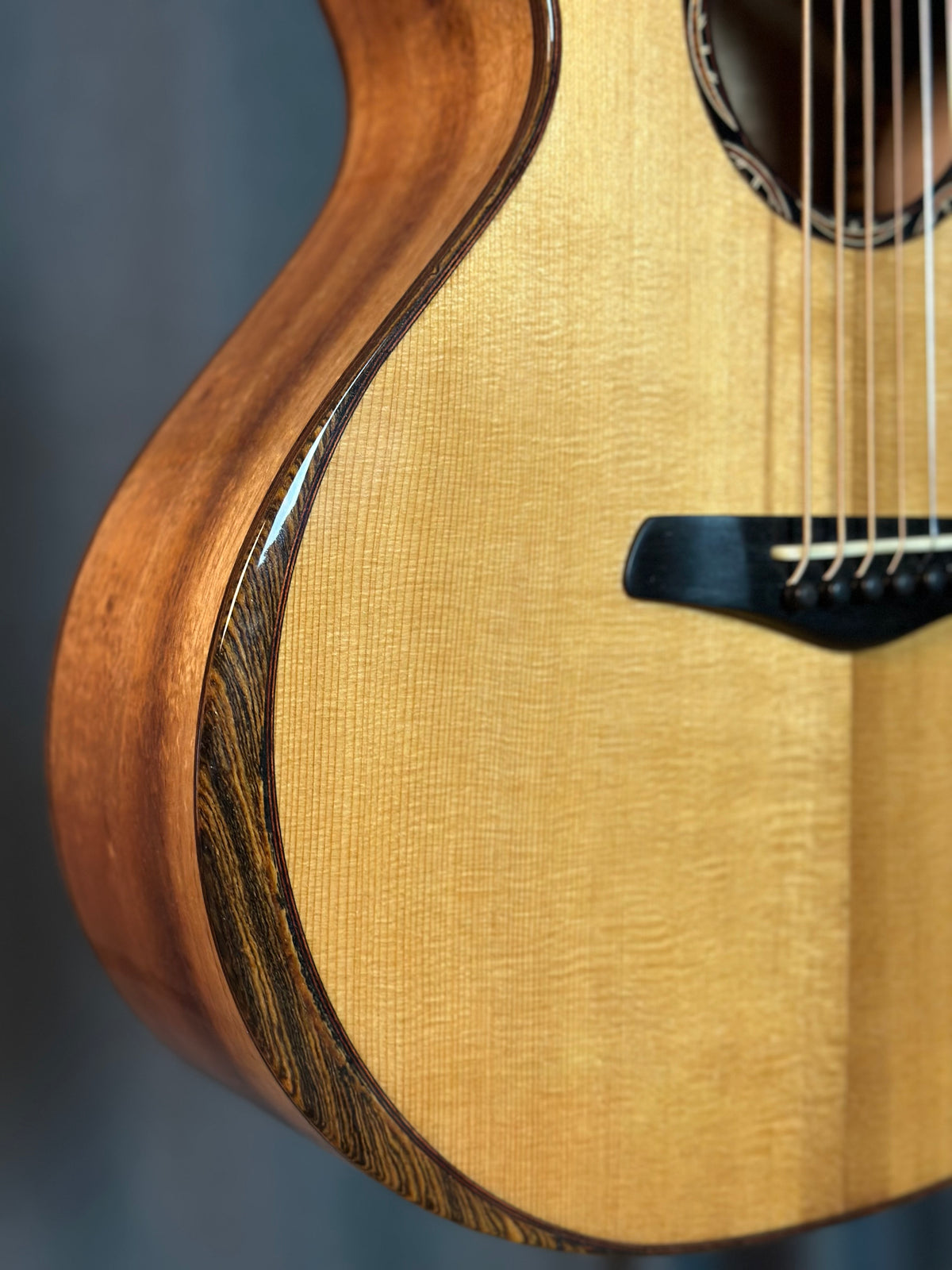 Style M-SBB Koa/Torrefied Adirondack Spruce