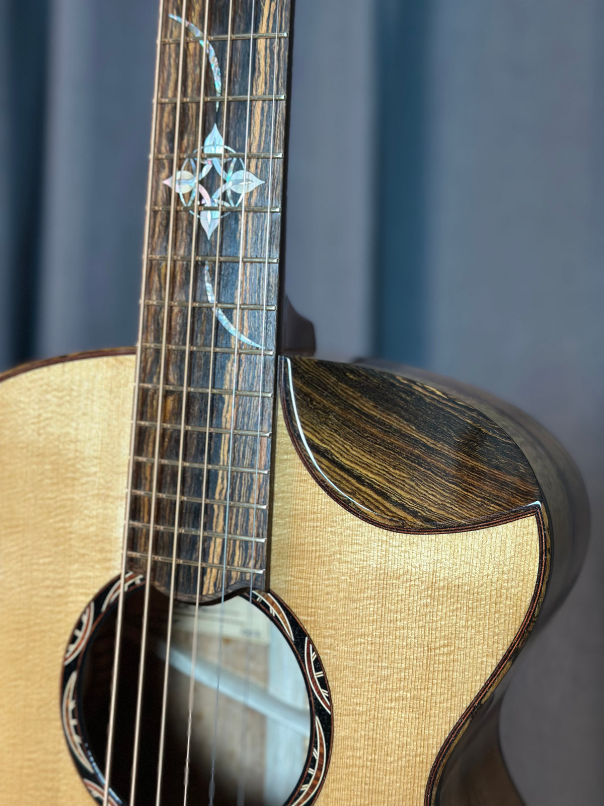 Style M-SBB Koa/Torrefied Adirondack Spruce
