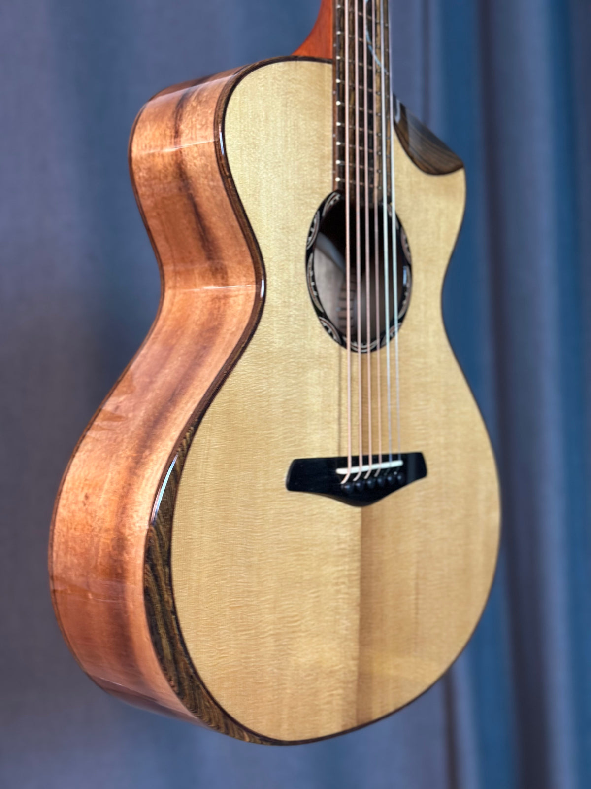 Style M-SBB Koa/Torrefied Adirondack Spruce